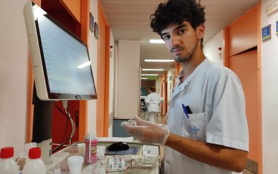 Entevista a Andreu Santasusana, estudiant d’Infermeria que ha donat suport als professionals sanitaris que han lluitat contra la COVID-19